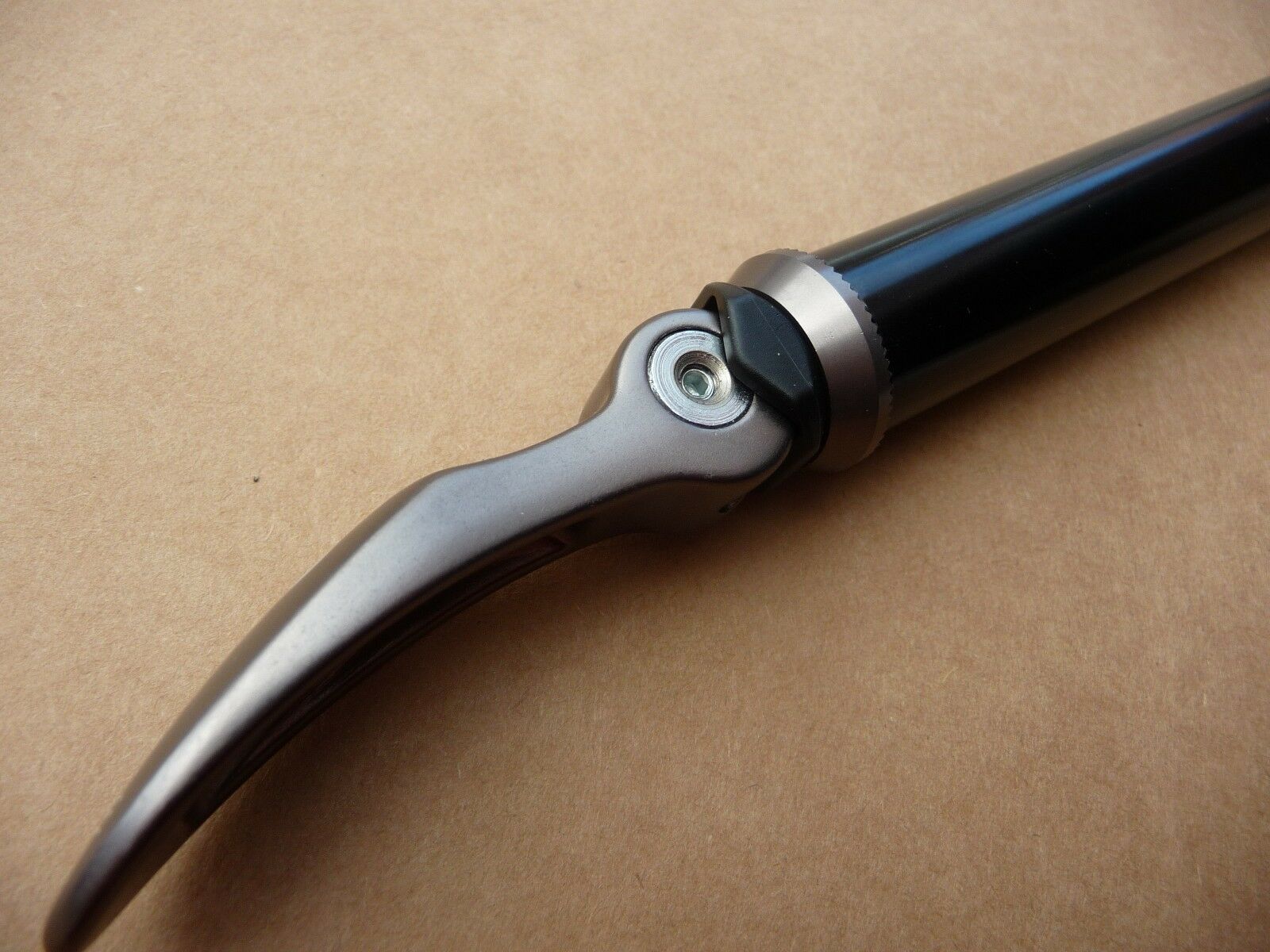 SR SUNTOUR QLoc 20mm Thru Axle Hopkinson Cycles