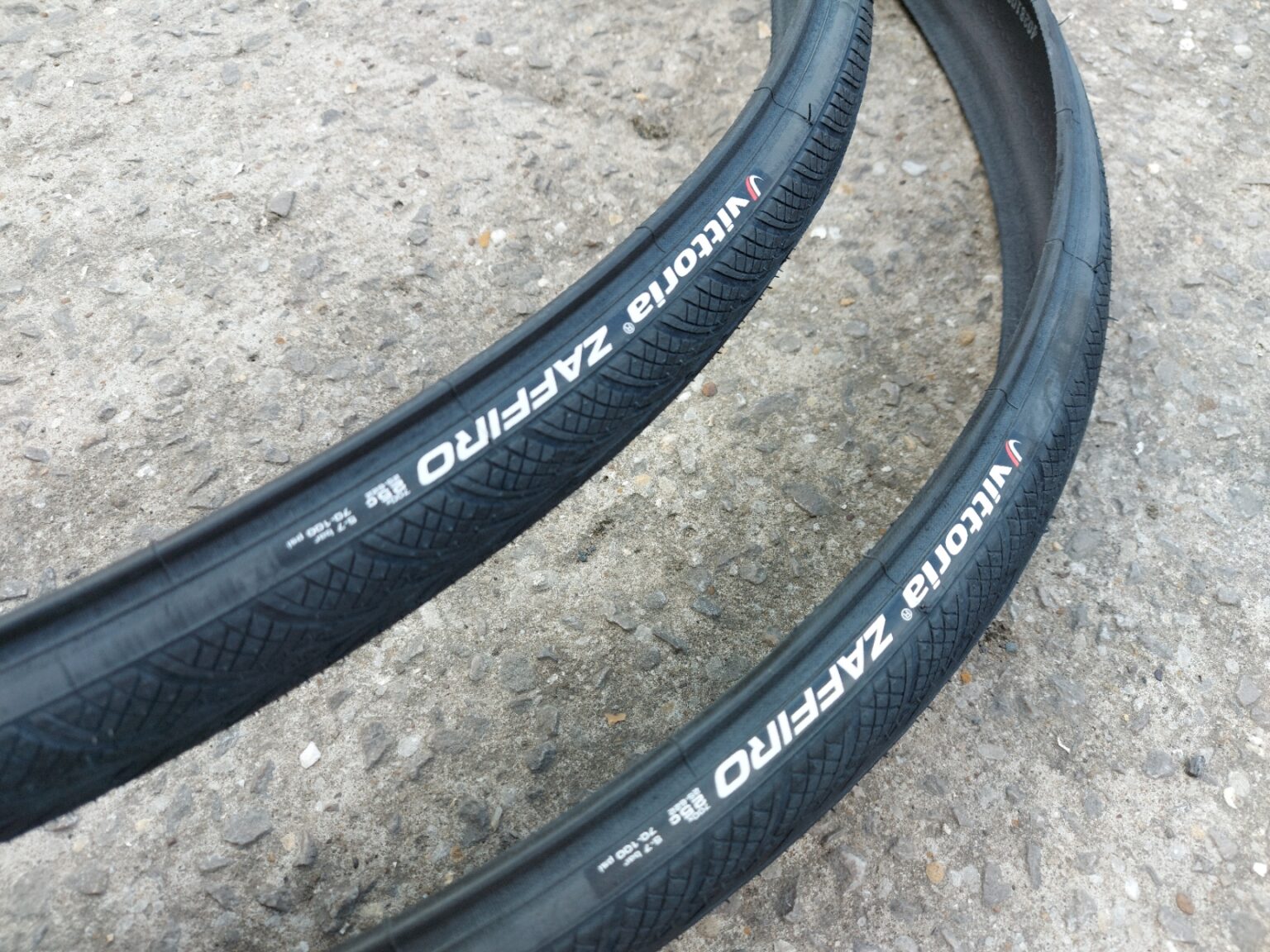 700x25c Road Bike Tyres Pair of Vittoria Zaffiro IV rigid Sports