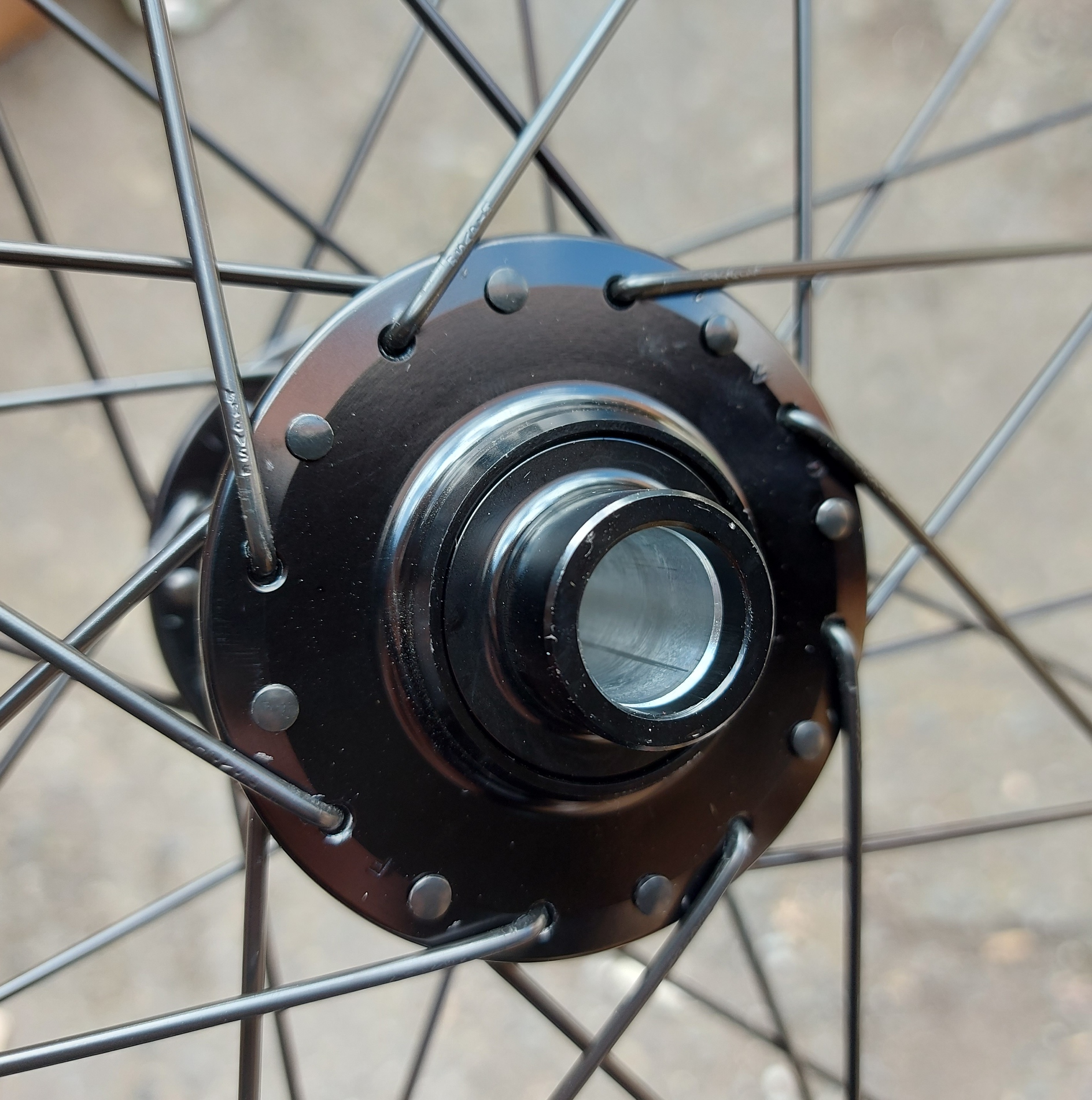 27.5 thru hot sale axle front wheel