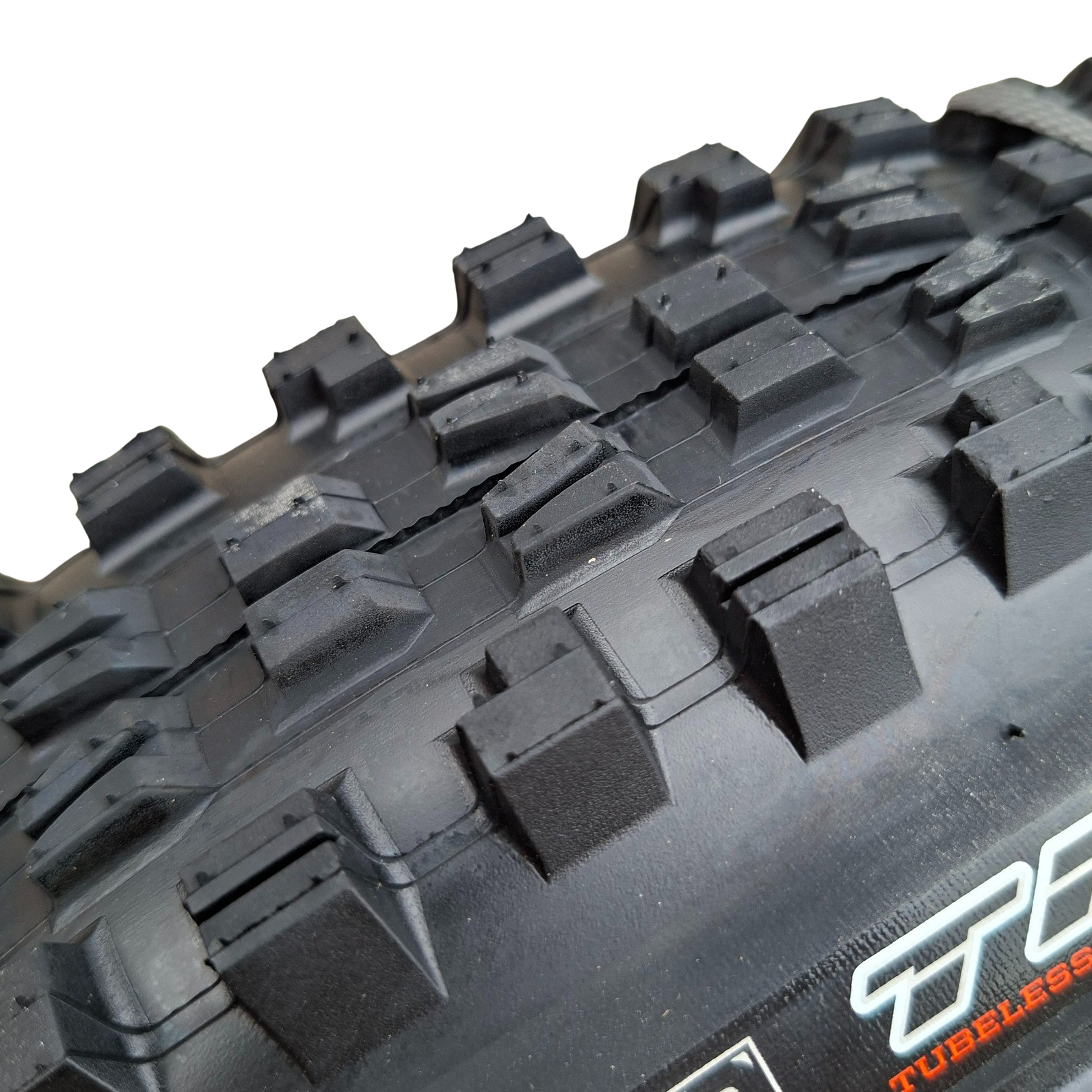 Maxxis Minion DHF MTB Tyre | Folding | Tubeless Ready | EXO | Dual Compound | Black 29x2.30" DHF - Image 4